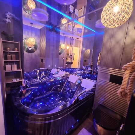 Warszawa Wola Wyjatkowe Studio Z Jacuzzi, Sauna I Fotelem Do Masazu - Exceptional Studio In Warsaw With Jacuzzi, Sauna And Massage Chair Экстерьер фото