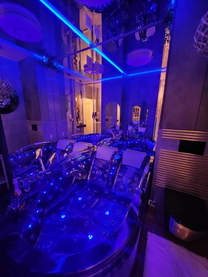 Warszawa Wola Wyjatkowe Studio Z Jacuzzi, Sauna I Fotelem Do Masazu - Exceptional Studio In Warsaw With Jacuzzi, Sauna And Massage Chair Экстерьер фото